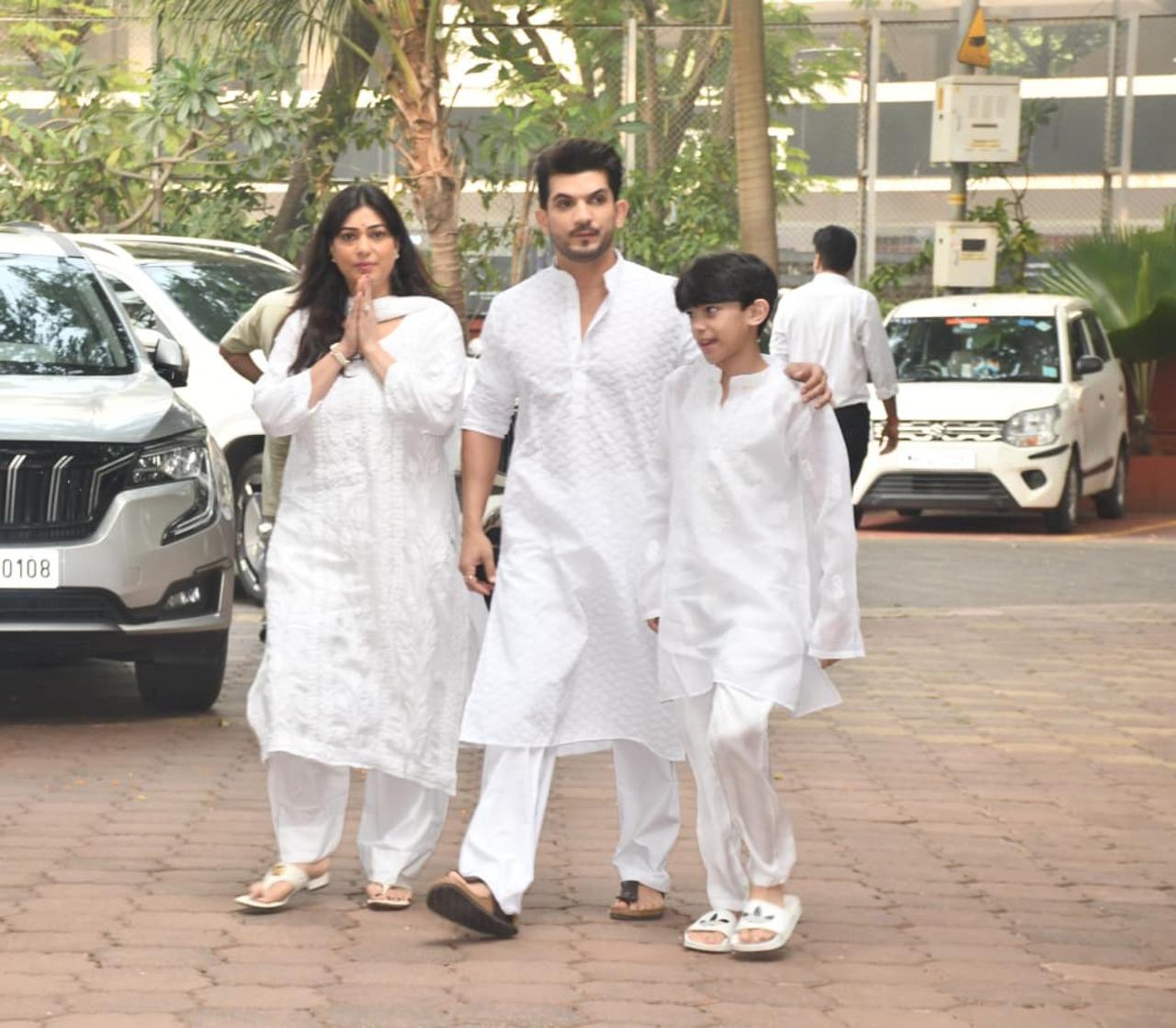 <p>TV actor Arjun Bijlani`s father-in-law, Rakesh Chandra Swami, died at the age of 73 on January 1. The family organised a prayer meet which was attended by several celebs.</p>